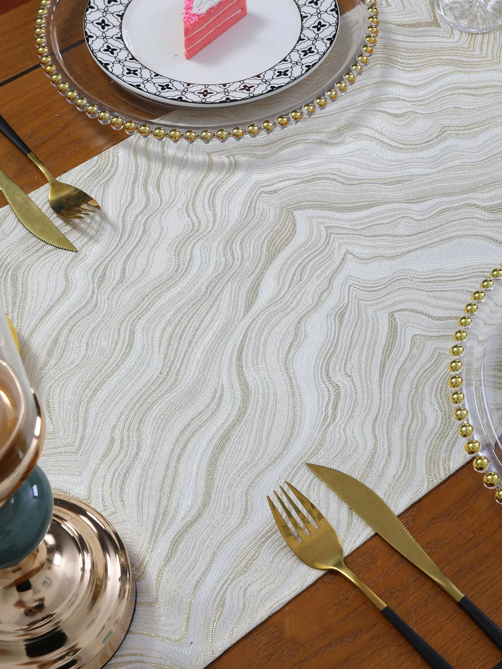 Waterproof and Washable Dinning Table Runner for Party